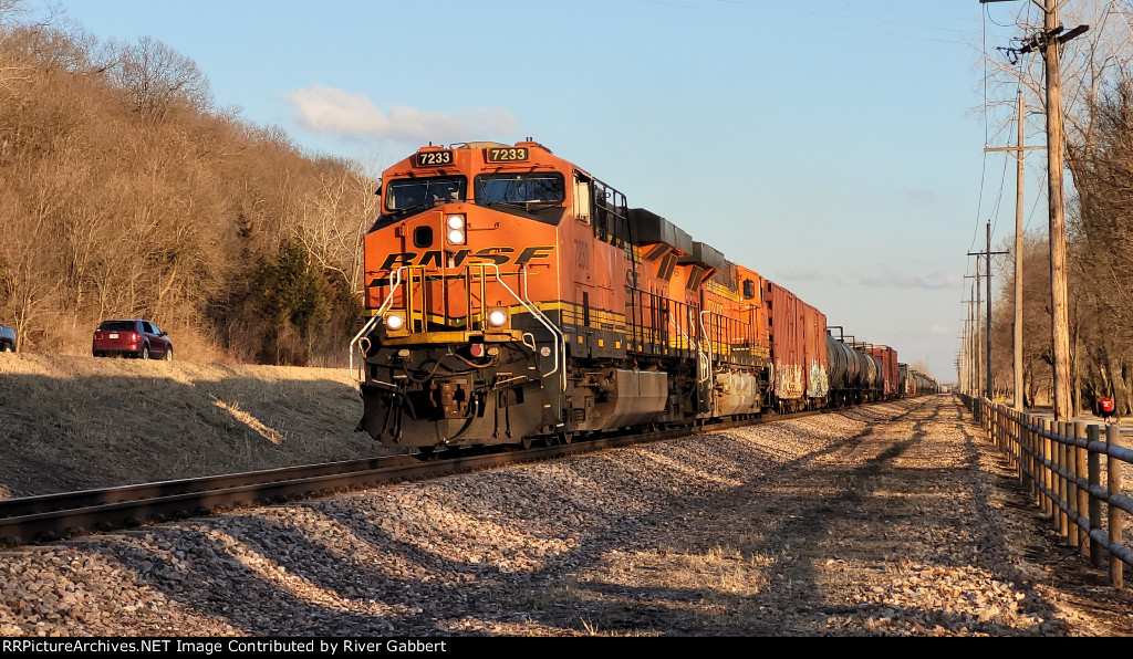 BNSF 7233